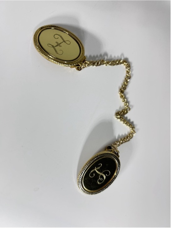 Unknown Jewelry - Pin Gold Tone Script Initial Oval Sweater Cardigan Guard Chain Clip Pin Jewelry